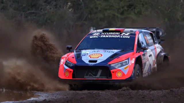 Neuville chega ao último rali da temporada a cinco pontos do título