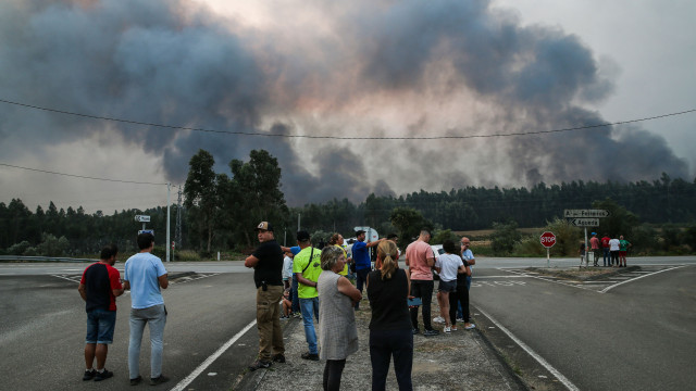 Mais de 5.500 operacionais combatiam 140 fogos às 3h30