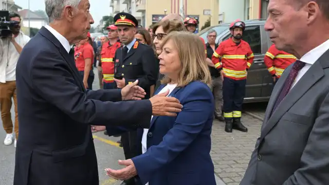 Marcelo entre centenas na despedida ao bombeiro de S. Mamede de Infesta