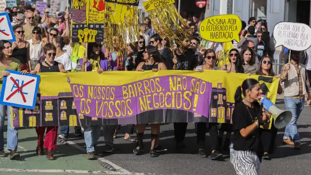 Milhares de pessoas protestam em Lisboa pelo direito à habitação