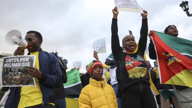 Dezenas manifestaram-se em Lisboa contra alegada fraude em Moçambique