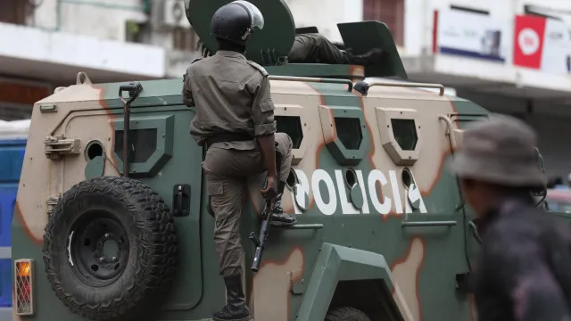 
                    Polícia usa gás lacrimogéneo durante marcha do Anamola em Quelimane
                