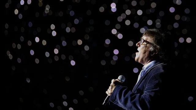 
                    José Cid e fogo de artifício na noite de São João em Vila Nova de Gaia
                