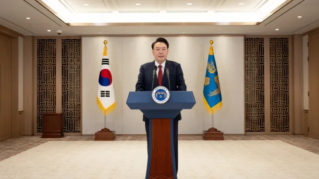 
                    Ex-líder sul-coreano condenado por envio de drones para Coreia do Norte
                