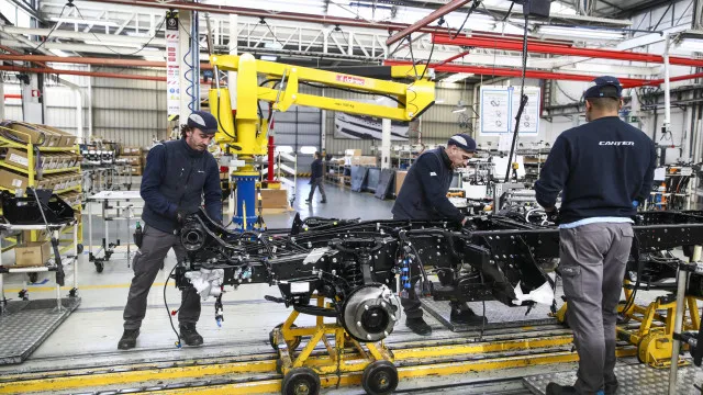 
                    Mais de 260 trabalhadores em lay-off na Mitsubishi Fuso. Os motivos
                