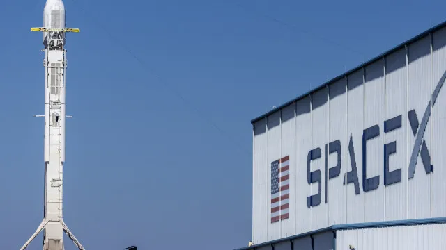 
                    SpaceX reduziu perdas em 46% para 470 milhões no 2.º trimestre
                