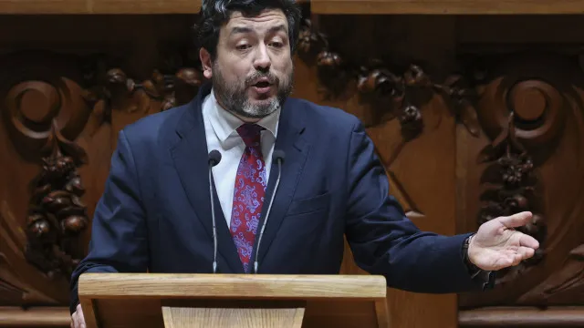 
                    Socialistas querem travar anonimato no financiamento dos partidos
                