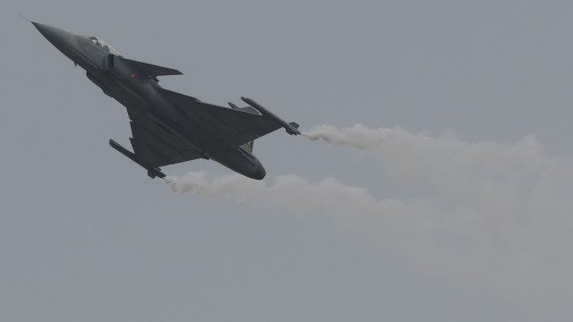 Tailândia lança ataque aéreo na fronteira com o Camboja