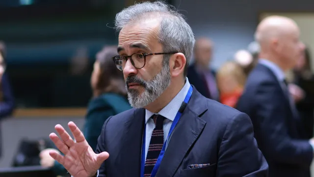 
                    Rangel pede sanções da UE a 