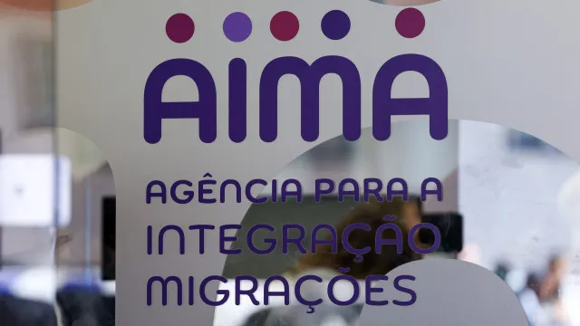 
                    Pais de jovem deportado para o Brasil acusam autoridades de desumanidade
                