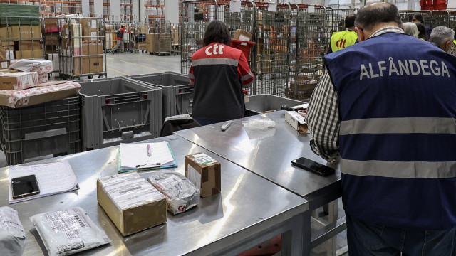 Faz compras online? Acaba isenção em encomendas até 150€ (e há nova taxa)