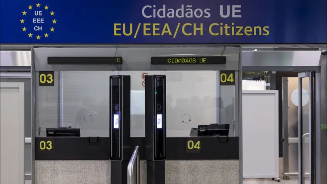 
                    Mais de 360 polícias reforçam a partir de hoje os aeroportos portugueses
                