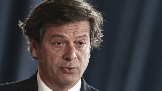 
                    Portugal poderá oferecer equipamentos a Moçambique contra pesca ilegal
                