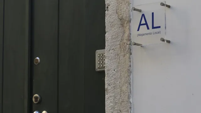 
                    Hóspedes em alojamento turístico crescem 4% para 3,3 milhões em maio
                