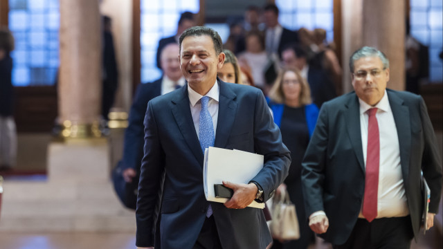 Governo anuncia suplemento extraordinário para pensões e redução do IRC
