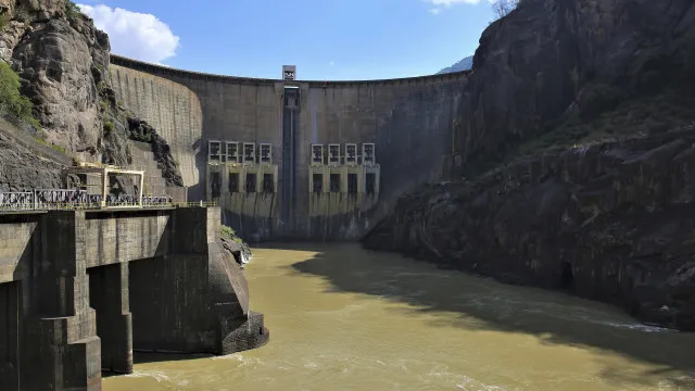 
                    Barragem moçambicana de Cahora Bassa recupera após anos de seca
                