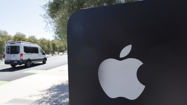 Wall Street fecha em alta impulsionada pela Apple e novas tarifas na mira