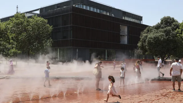 
                    Ondas de calor marcam 2025, ano mais húmido que o habitual em Portugal
                