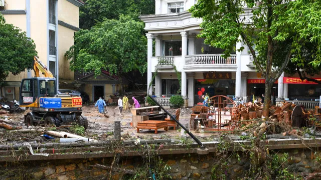
                    Mais de 36 mil pessoas retiradas de zonas de risco após chuvas na China
                