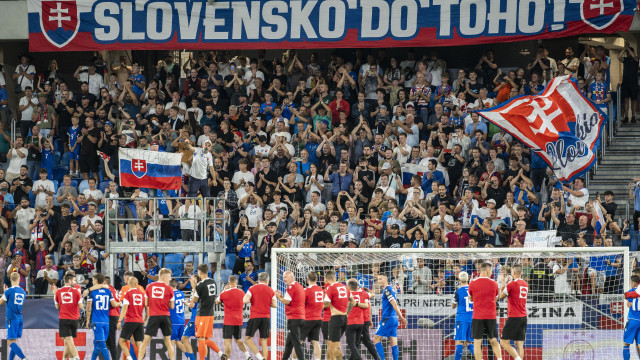 Eslováquia surpreende Alemanha. Bélgica goleia com Debast a titular