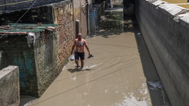 
                    Número de mortos devido a tempestades no norte da Índia sobe para 111
                