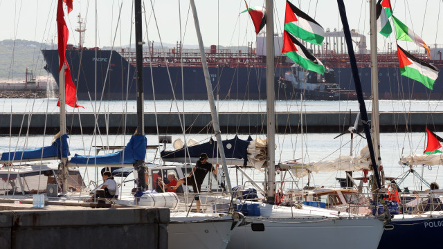 Flotilha entra na zona de risco com destino à Faixa de Gaza