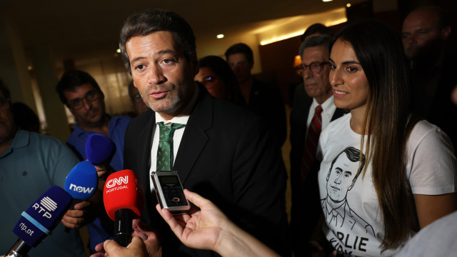 Chega e PSD criam grupo para negociar alterações à lei de estrangeiros