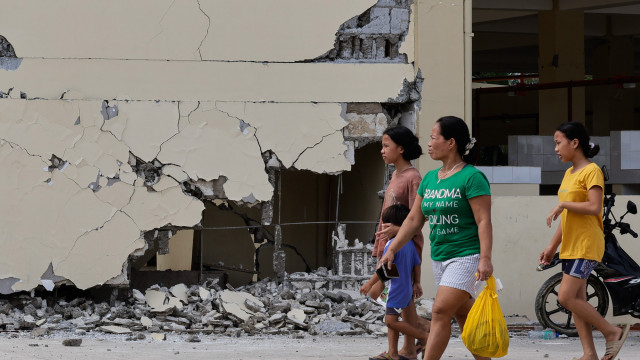 Terremoto nas Filipinas deixa 72 mortos e milhares de desabrigados