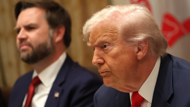 Trump avisa Hamas para entregar armas ou será desarmado pela força