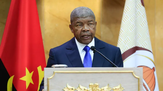 
                    PR angolano exonera chefe da Casa Militar e nomeia ministro da Defesa
                