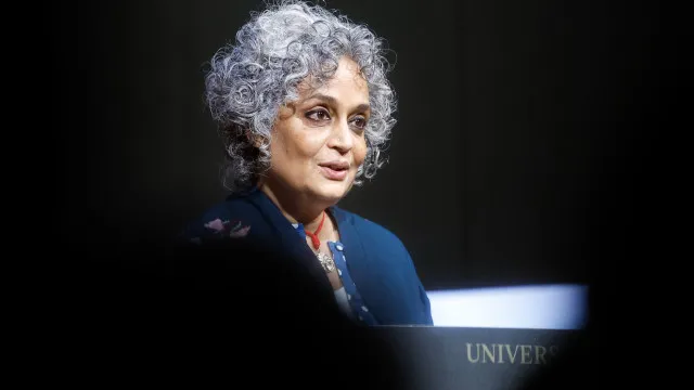 
                    Arundhati Roy entre finalistas do Women's Prize de não-ficção com memórias
                