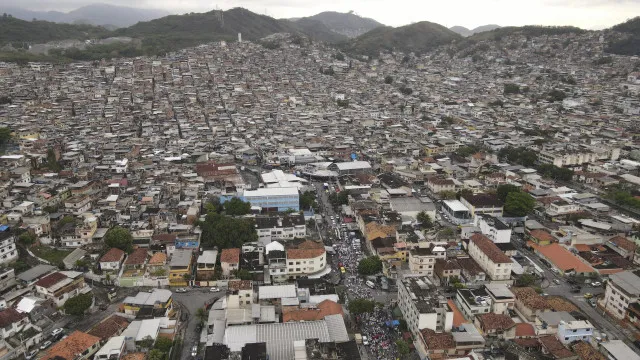 Mais de 40% dos brasileiros convivem com crime organizado onde moram
