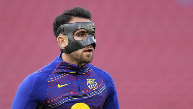 Oficial: Eric Garcia renova contrato com o Barcelona