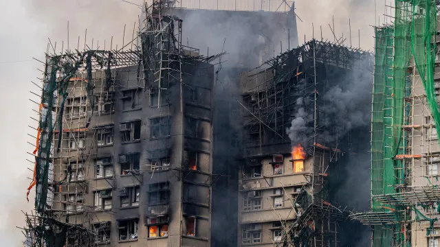 
                    Sete pessoas e duas empresas acusadas por incêndio em Hong Kong
                