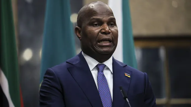 Presidente moçambicano quer "nova página" na cooperação com a China