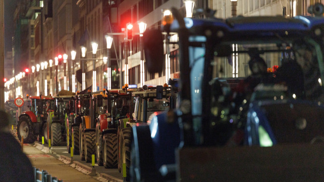 Milhares de agricultores bloqueiam Bruxelas contra acordo com Mercosur