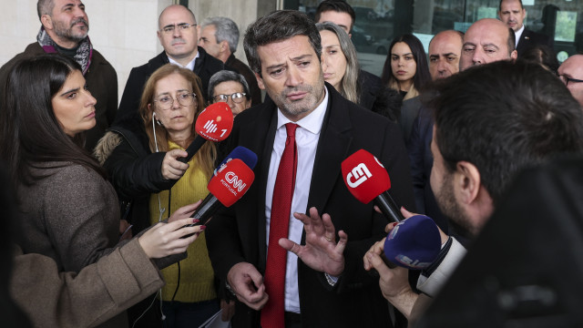 Cartazes sobre ciganos? Ventura reage a condenação: 