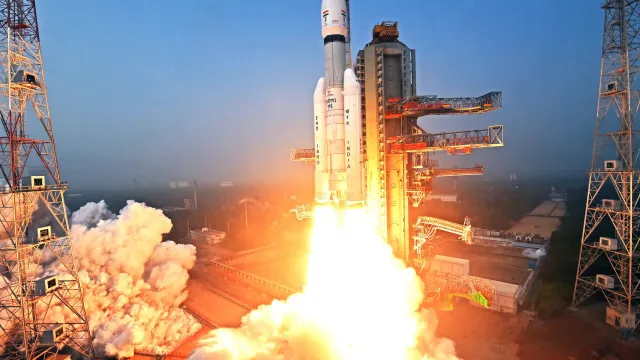 
                    Novo estudo avisa: Milhões de satélites ameaçam observação do céu
                