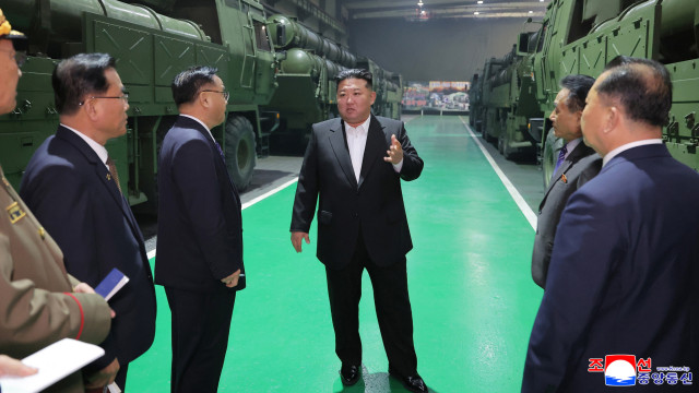 Kim Jong-un elogia tropas norte-coreanas que combatem 