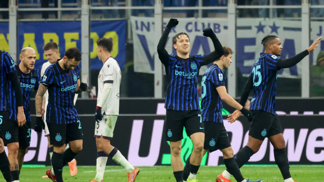 Inter vence Bologna e continua líder isolado em Itália