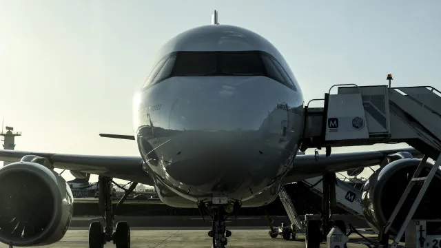 
                    Aviação estima metade dos lucros em 2026 apesar de aumento de passageiros
                