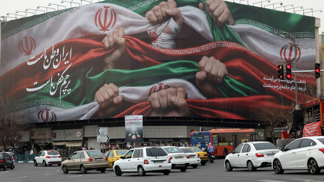 MNE encerra temporariamente embaixada no Irão (8 portugueses já saíram)