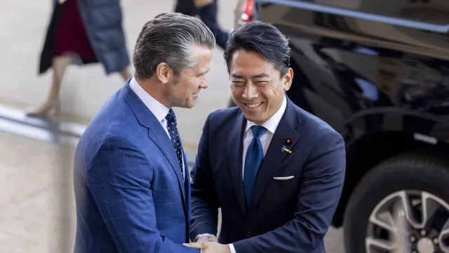 46359740 EUA e Japão comprometem-se a acelerar produção de mísseis