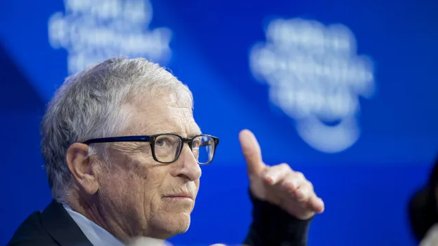 
                    Bill Gates admite 