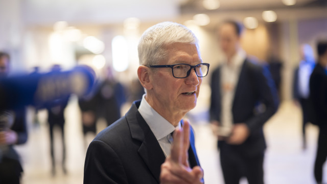 Tim Cook reafirma compromisso da Apple com a China e promete apoio