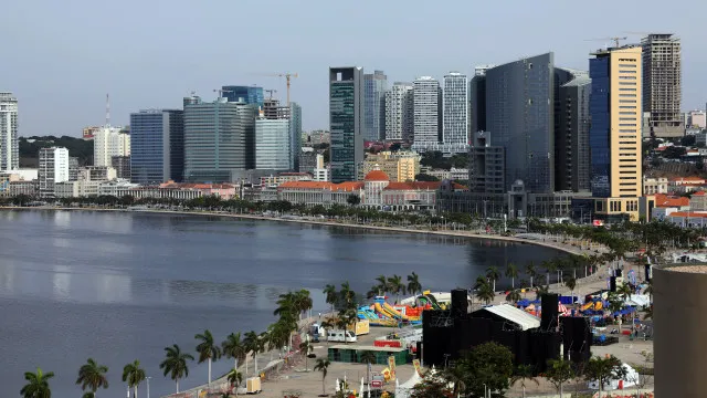 TrÃªs pessoas detidas em Luanda na posse de 123 passaportes angolanos
