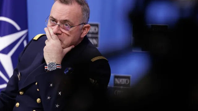 
                    Responsável para transformação da NATO defendeu investir em tecnologia
                