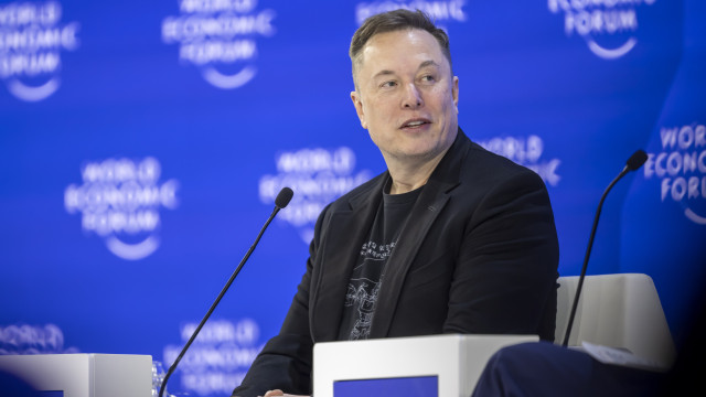 Justiça francesa convoca Elon Musk em inquérito sobre pornografia no X