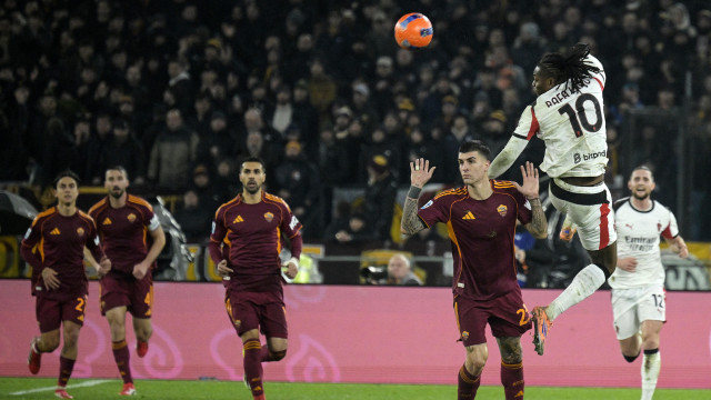 AC Milan empata perseguição ao Inter no terreno da AS Roma