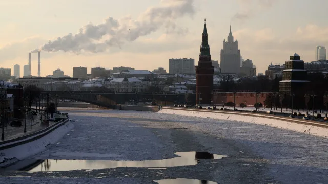 
                    Drone atinge prédio residencial em Moscovo perto do Kremlin
                